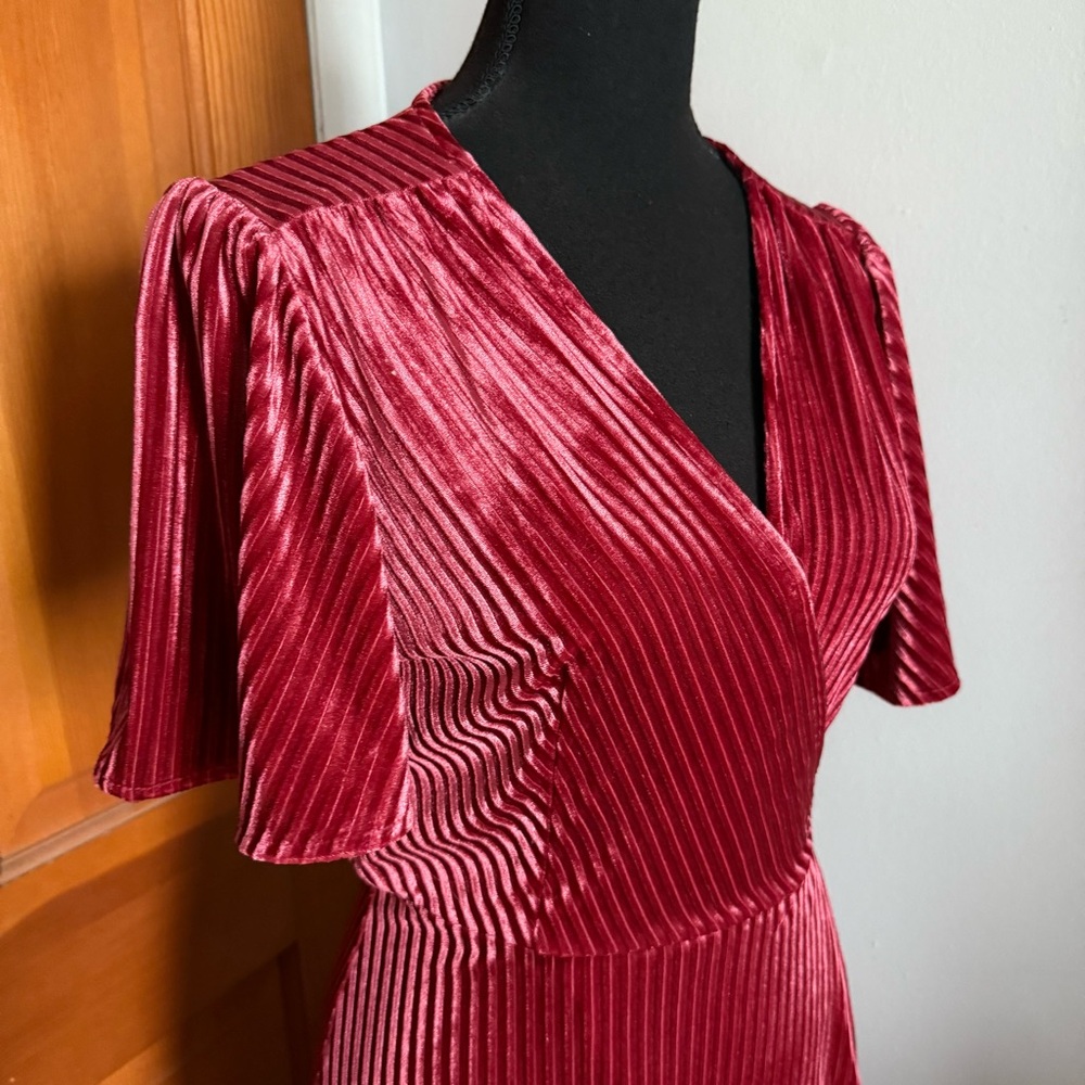 Simplee Raspberry Wrap Dress - Picture 6 of 14